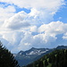 mächtige Wolken türmen sich übern Bregenzerwald auf - die Gewittersaison startet wohl so langsam