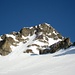 Bächenstock 3011m - im linken Bilddrittel sieht man ein Skitourengeher, welcher sich gerade am Beginn des Fussaufstieges befindet