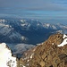 Piz Lagrev (3164,5m):<br /><br />Gipfelaussicht nach Südwesten in Richtung Val Bregaglia. Der schöne Berg rechts auf dem Foto ist der Piz Duan (3130,8m) welcher auch noch auf meiner Wunschliste steht.