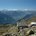Aussicht von oberhalb der Bergstation. Sogar der Mont Blanc, in knapp 100km Entfernung, ist zu sehen.