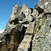 Ueber Treppen und einfache Bloecke geht's zuegig zum Gipfel des Bettmerhorns.