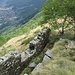Sulla cima abbiamo trovato queste vecchie trincee affacciate sui ripidi versanti che danno su Giubiasco e Bellinzona.