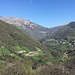 Ausblick vom Kirchenhügel zum Monte Generoso - rechts unser Ziel, das Dörfchen Cabbio
