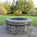 Der Sodbrunnen bei der Ruine Friedberg - der Brunnenkranz wurde neu erstellt