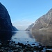 erste Sonnenstrahlen an den nördlichen Felsen des Lysefjords
