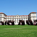 Château Pharo mit moderner Kunst, wahrscheinlich Edouardo Chillida