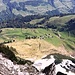 Tiefblick auf die Steris-Alpe und in das Große Walsertal