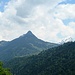 Ein Blick zurück aus dem Großen Walsertal auf die pyramidenförmige Kellaspitze, welche im Mittelpunkt Vorarlbergs liegt

