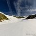 Pensavamo di andar su dritti proprio a sinistra delle roccette, ma abbiamo optato di passare tutto a sinistra sopra alle rocce (variante sci alpinistica invernale)