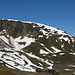 Das Foto vermittelt einen Eindruck von der Nordostflanke des Lämpersberges: dort liegen noch letzte Schneereste, die aber beim Aufstieg nicht berührt werden. In Hintergrund der lange Kamm von Schatzberg und Joel