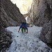 In der Schlucht - aktuell gefüllt mit Trittschnee