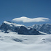 Wolkenzierde über Bergriesen und den Schneeflächen des Findelengletschers