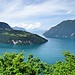 Hoch über Brunnen noch ein Blick über den See und auf den Seelisberg. Die Rigi rechts.