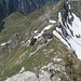 Im Abstieg vom Westgipfel kommt das Chilchli wieder in den Blick. Auch das Stelligrind kann man von hier aus sehen. 