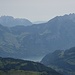 Walensee mit Amden; unterhalb dem Leistchamm die JU52 auf dem Alpenrundflug