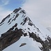 La cresta dell'Albaron alterna tratti nevosi a qualche roccetta.