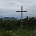 Das Gipfelkreuz des Alpkopfs auf der Ostschulter.
