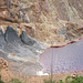 <b>Il colore rosso del lago è dovuto alla presenza di ematite (foto d'archivio del 14.9.2005). </b>