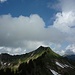 Blick vom Grenzspitz zur Löffelspitze, der Grat fängt an immer steiler abzufallen