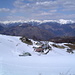 die tief verschneite "Alpe di Naccio". Dahinter der Salmone und die Berge des Maggiatales 