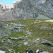 Unser schöner Biwakplatz oberhalb 2400m am Eingang zum Val Dadens unter dem Piz Dadens (2773m).