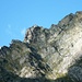 Alpin-Rise und Delta könnens nicht lassen ;-) Wer entdeckt sie auf der Zoom-Aufnahme auf dem Gipfel des Piz Dadens (2773m)?