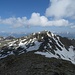 Nordseitig ist dem Grünberger das knapp 10 m höhere Rosenjoch vorgelagert.