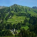 Über Schröcken schaut man in die westlichen Allgäuer Alpen.