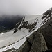 La cima P. 3066 m in fondo ormai lontana, la Greina nell'angolo di destra con il suo omino di vetta e sotto il Sutglatscher con i suoi pochi ma enormi crepacci, notare l'esposizione di questo punto