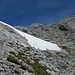 der direkte Weg zum Taubenkogel führt rechts des steilen Schneefeldes hoch, der Umweg bzw. Weg zum Gjaidstein führt links des Schneefeldes hoch