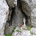 Grotte unterhalb des Gipfels