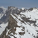 Der doppelgipflige Chrummenstein und dahinter ein Teil der nördlichen Alvierkette rund um den mächtigen Gamsberg
