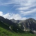 Erster Blick zu den drei Gipfeln der Überschreitung. Die Oberstdorfer Hammerspitze ist aber fast noch versteckt...