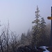 Bei der Weggkreuzung oberhalb Stalden auf 1570m lichtet sich der Nebel endlich.