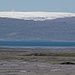 Und der ganz weite Rückblick zum Fjord und dem schneebedeckten Glama-Plateau.
