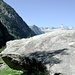 Località Cascina Piana (1092 m). <br />Un enorme monolito adagiato sulla piana ci invita ad una facile arrampicata per una foto ricordo.