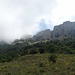 Wolken am Monte Macabubbo und seinem Felsgrat