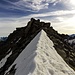 Fili di cresta ancora innevati, neve bella ghiacciata