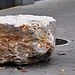Ein Fels mitten in Dornach am Bahnhof