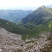 ...über Fels und Schotter hinunter zur Oberen Haseneck-Alpe, wo wir Stunden zuvor den Weg verlassen hatten.