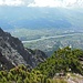 Vaduz aus der Vogelperspektive. In der Felsflanke links im Bild verläuft der Fürstensteig, den man vom Alpspitz aus sehen kann