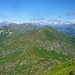 Blick über den Cimone di Straolgio zum Alpenhauptkamm.