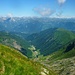 Vom Gipfel schaut man direkt hinunter ins Val Loana.