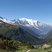 Ganz links der Seilbahngipfel Aiguille du Midi (3842 m). Im Tal: Chamonix.