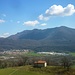 Am Rande der Ortschaft hat man gute Ausblicke hinüber zum Monte Campo dei Fiori.