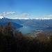 Vom Gipfel hat man einen lohnenden Tiefblick auf den Nordteil des Lago Maggiore.
