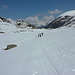 Aufstieg über die Alpböden der Alp Sura