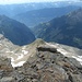 Dalla cima rossa la vista si spinge fino al bacino di Val Malvaglia.