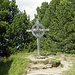 dieses Kreuz nahe Boscheben steht NICHT  auf einem Gipfel,sondern auf einem breiten Grat, dieser Ort ist nicht mal ein Grathöcker