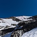 Routendetail Abstieg (Siehe auch Silbernagel, Hochtouren Topoführer Berner Alpen - 3. Auflage 2016, S. 264-266) <br /><br />Empfehlenswerter ist der aus dieser Sicht linke Abstieg über den Fels.